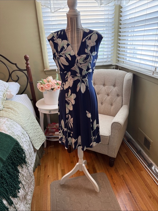 Chaps Dresses & Skirts - Chaps Navy Floral A line Dress in a women’s Size Medium
